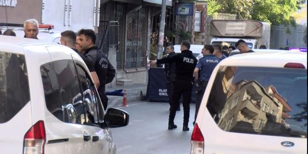 Her satırı dehşet! Annesinin kafasını kesip balkondan attı