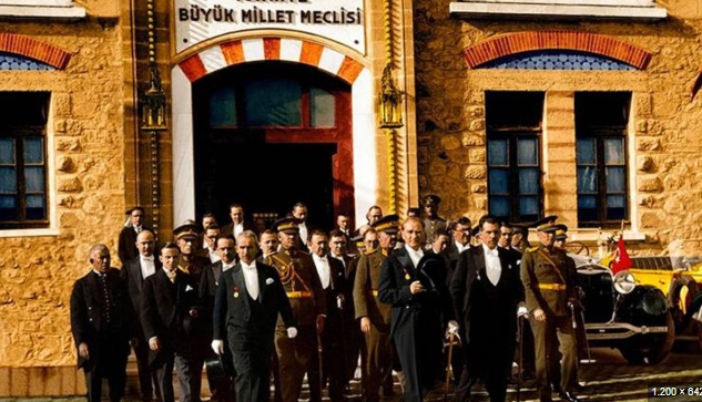 Her şey bir gecede oldu! Akşam yatıp, sabah "Anayasa değiştirmek" ten bugüne!