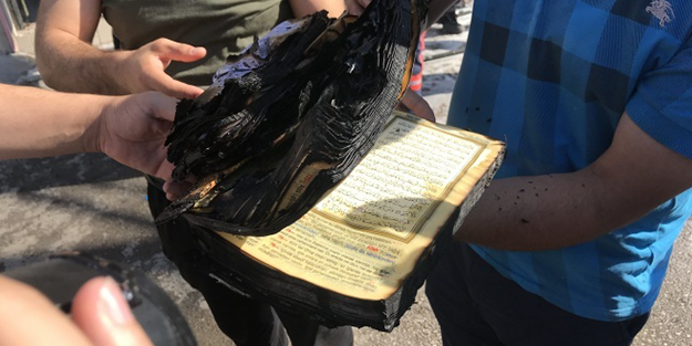 Her şey kül oldu, bir tek Kur'an yanmadı!