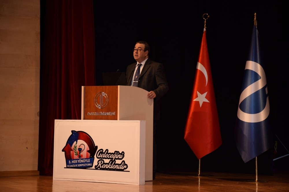 Her Yönüyle Eczacılık Sempozyumu’nun 8.’sini düzenledi 