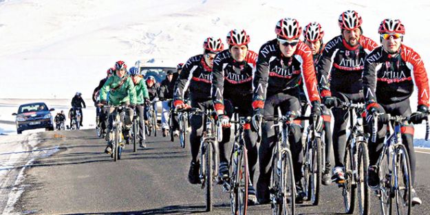 Her pedalda şehidler anıldı