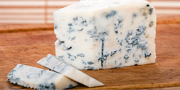 Herkes aynı hatayı yapıyor! Peynir hemen küfleniyorsa bunu yapın