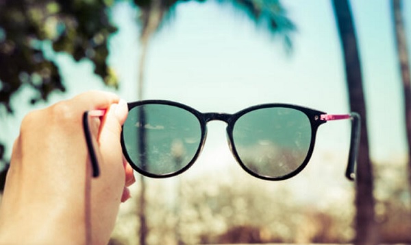 Herkes bu hatayı yapıyor! Bakın o gözlükler neye sebep oluyor