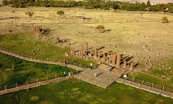 Herkes bu mezarlığı merak ediyor! Üç ayda 200 bin ziyaretçi