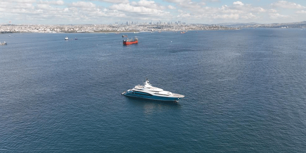 Herkes bu soruyu merak ediyor! Esrarengiz yat İstanbul’da