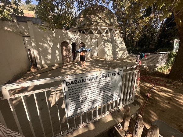 Herkes bu suyu görmek için o mahalleye gidiyor