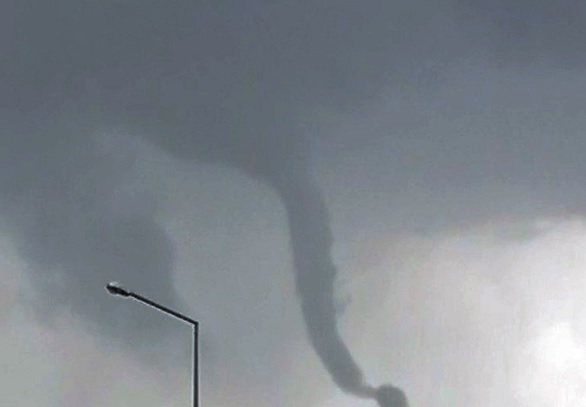 Herkes cep telefonuna sarıldı!