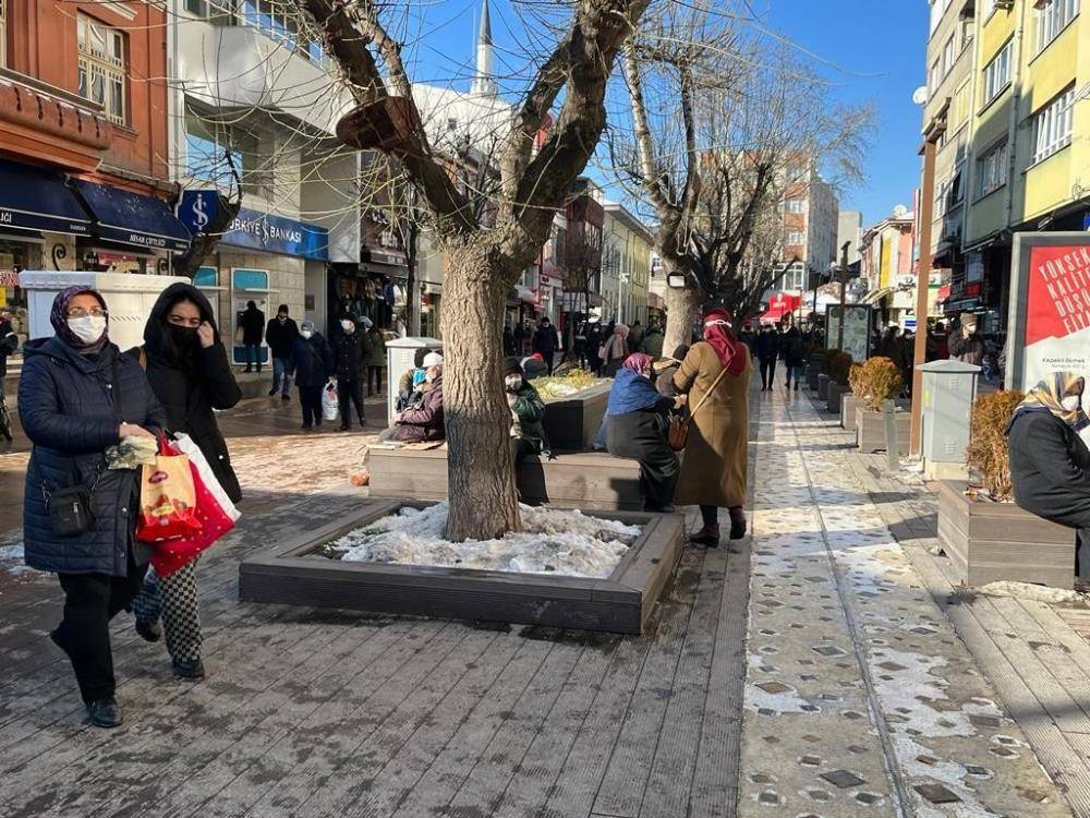 Herkes kendini sokağa attı