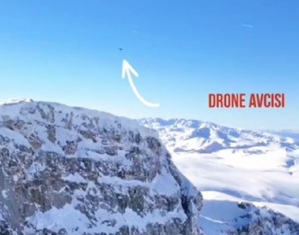 Herkes şaşkın! Kartal, drone avladı