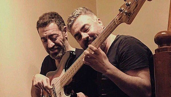 Herkes şokta! Ünlü müzisyen, trafik kazasında hayatını kaybetti