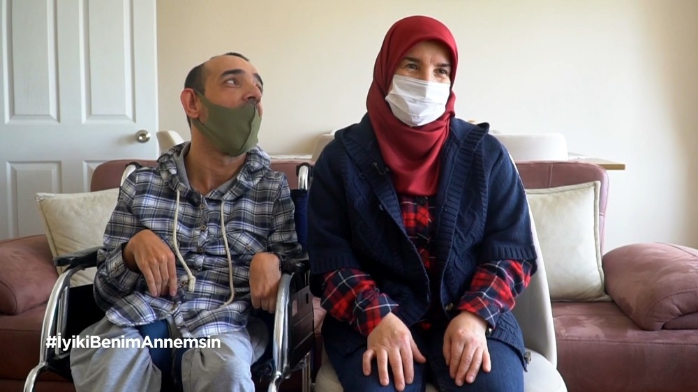 Herkesi duygulandıran Anneler Günü videosu 