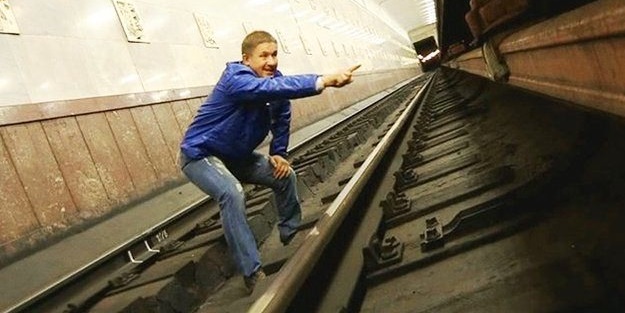 Raylara düşerseniz ne yapmanız gerekiyor?