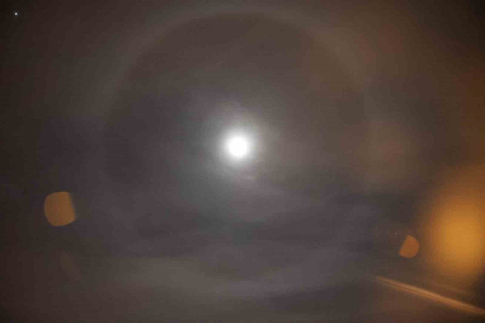 Herkesin dikkatini çekti! Gece gökyüzü aydınlandı