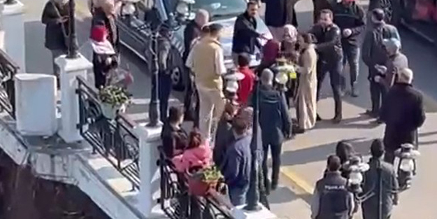 Herkesin gözü önünde karısının kucağından bebeğini kaçırdı!