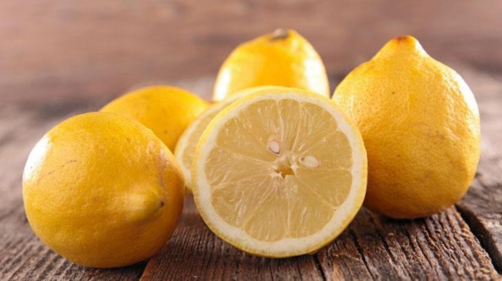 Herkesin yaptığı hata! Limonlu suyun faydasını sıfırlıyormuş, 1 saate ihtiyaç var