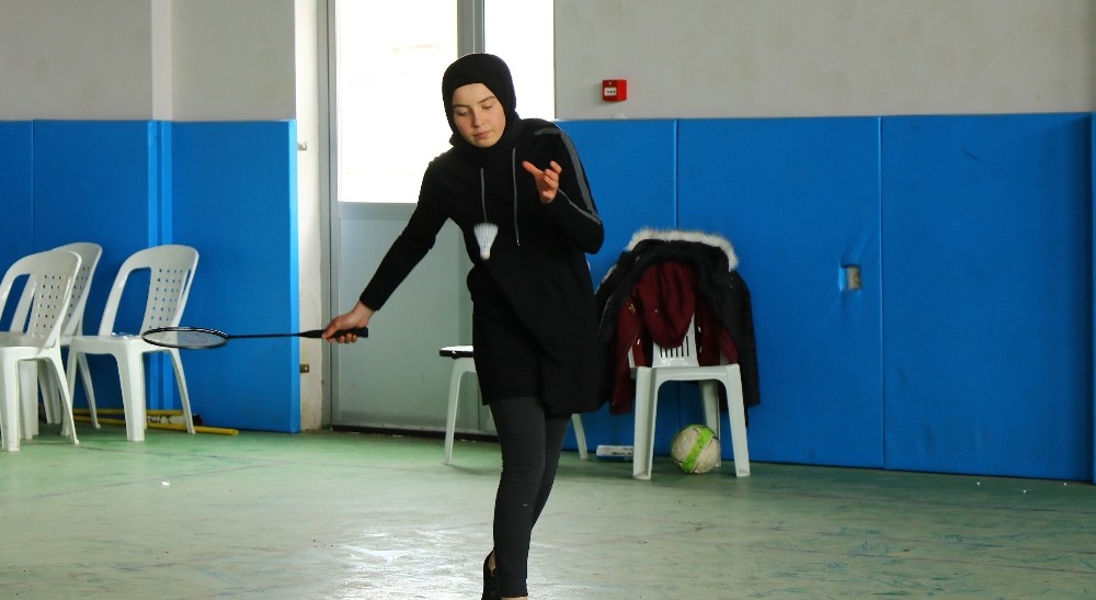 Hevesle başladıkları badminton tutkuları oldu 