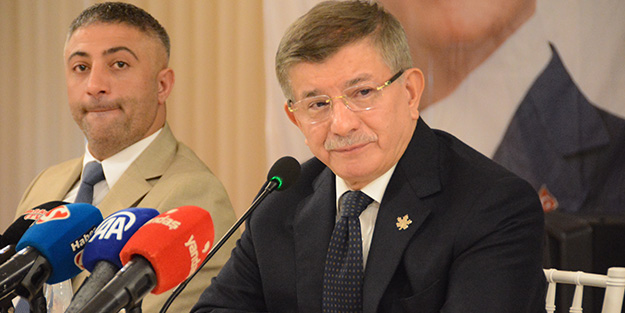 Hey gidi Davutoğlu hey! Başbakanlık koltuğundan bu hallere düştü