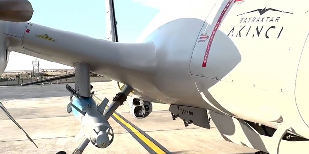 Heyecanlandıran görüntüleri Bayraktar paylaştı! AKINCI'dan LGK-82 ile nokta atış