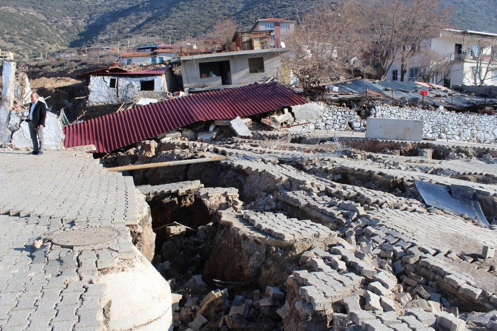 Heyelan bölgesinde endişeli bekleyiş sürüyor 