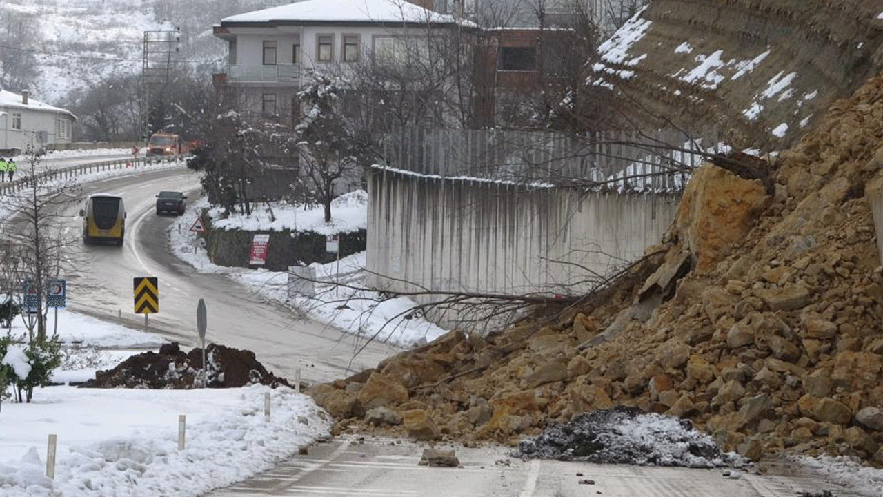 Heyelan kameraya yansıdı! 50 şehri...