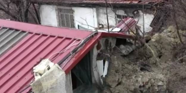 Heyelan nedeniyle 2 kişi evde mahsur kaldı