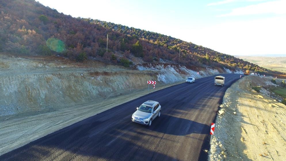 Heyelan nedeniyle kapanan yol ulaşıma açıldı 