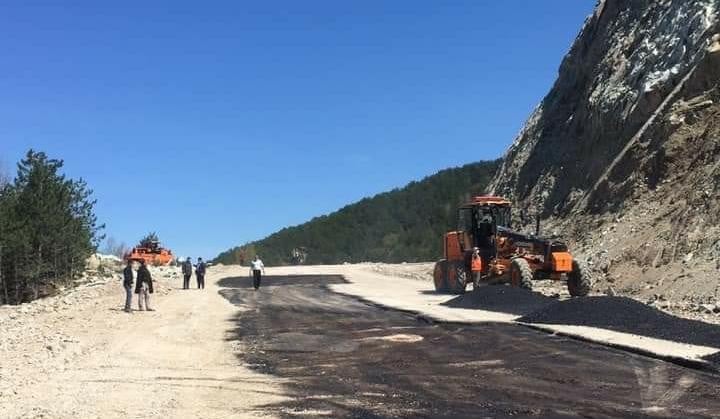 Heyelanda kapanan Nallıhan-Mudurnu yolu ulaşıma açıldı 