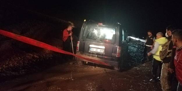 Heyelanda mahsur kaldılar! Ekipler harekete geçti