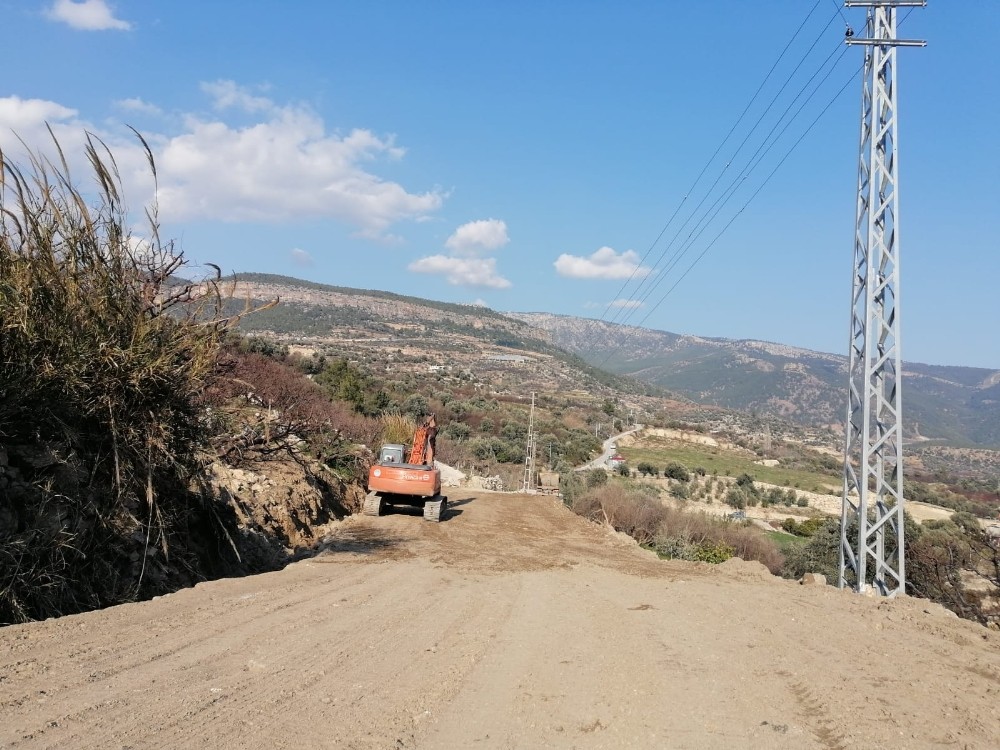 Heyelandan zarar gören yol ulaşıma açıldı 