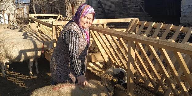 Hibe desteği sayesinde işini kuran engelli kadına hediye