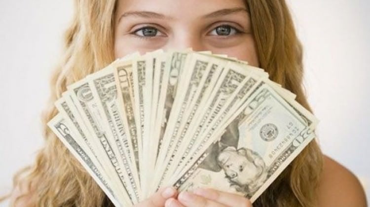 Hiç çalışmadan bin kişiye ayda 1000 dolar verecek