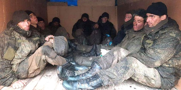 Hiç de az değilmiş: Rusya, Savaşta esir düşen Ukraynalı asker sayısını açıkladı!