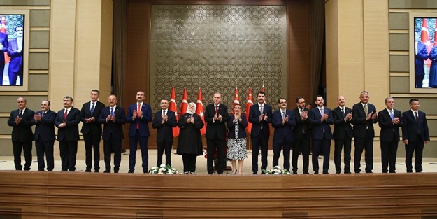 Hiç uyumadan 56 saat çalıştı! O Bakan kim?
