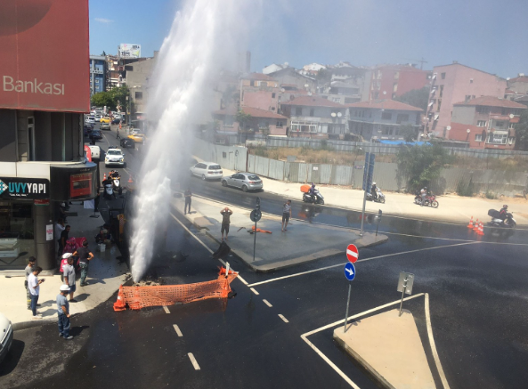 Hiçbir şeyden çekmedi İstanbul CHP’den çektiği kadar! İSKİ ekipleri boruyu patlattı sonra…