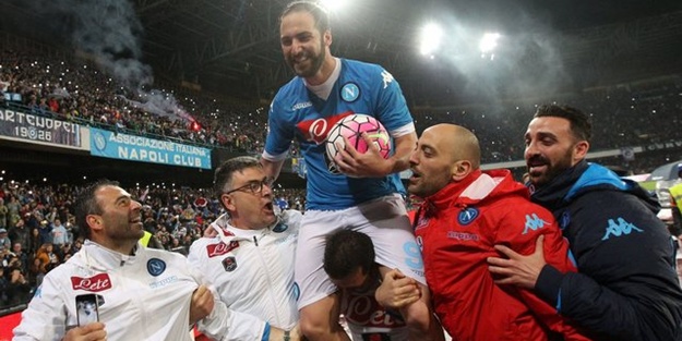 Higuain tarihe geçti