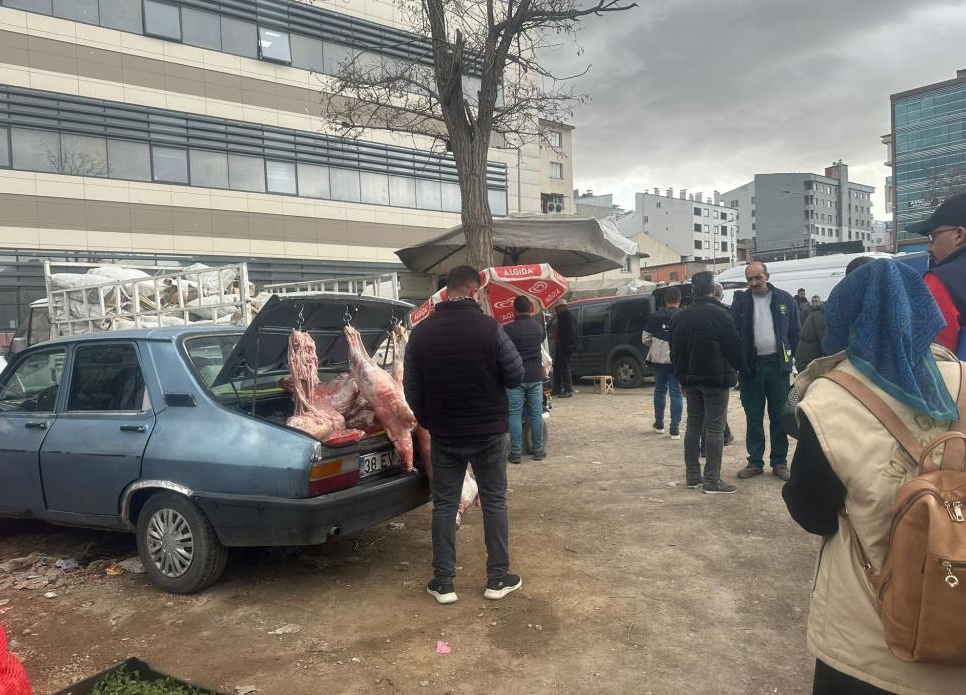 Hijyen kurallarına aykırı şekilde satışı yapılan 150 kilogram et imha edildi