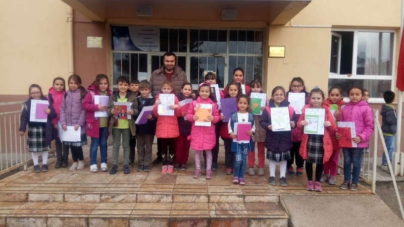 Hikaye yazarı öğrenciler 