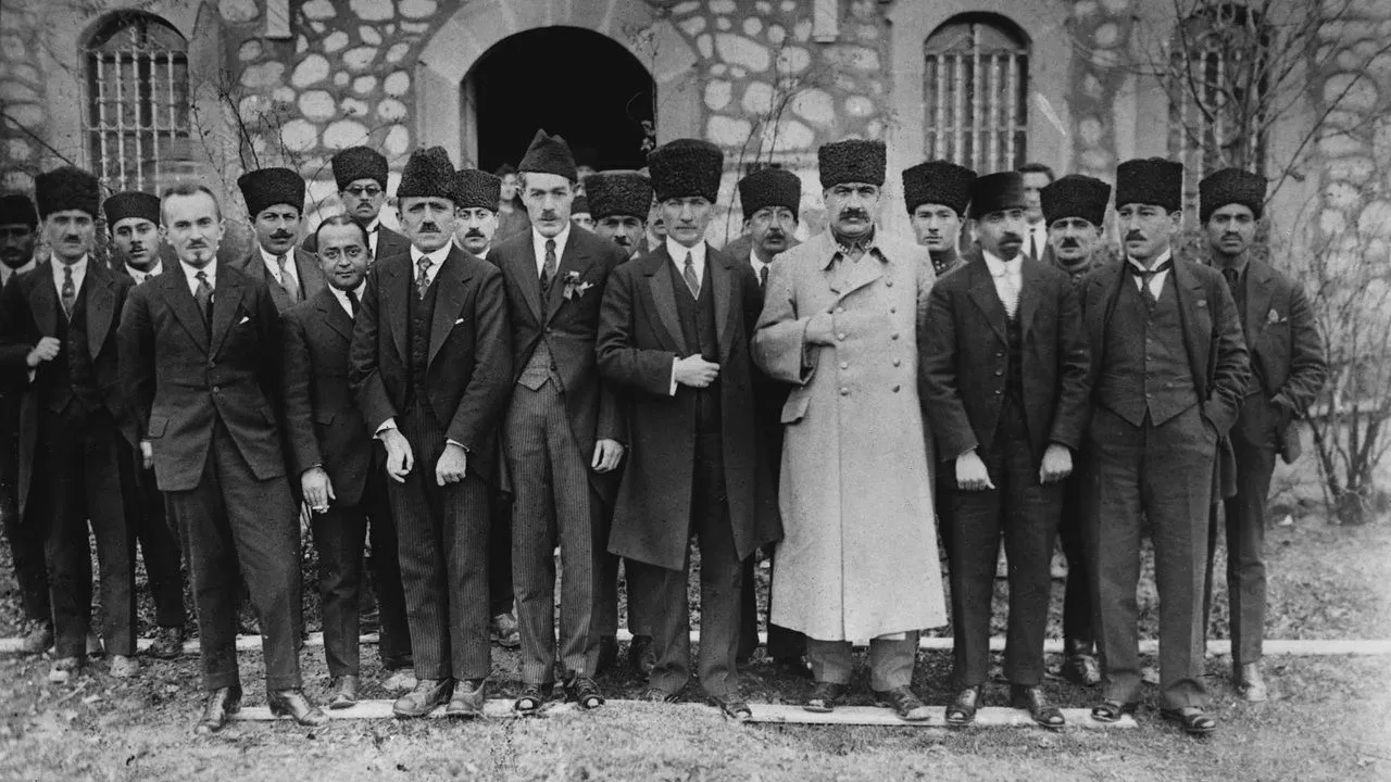 'Hilafetin kaldırılmasının ardında İslam düşmanlığı yatıyor'