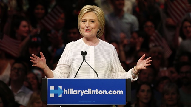 Hillary Clinton önde götürüyor