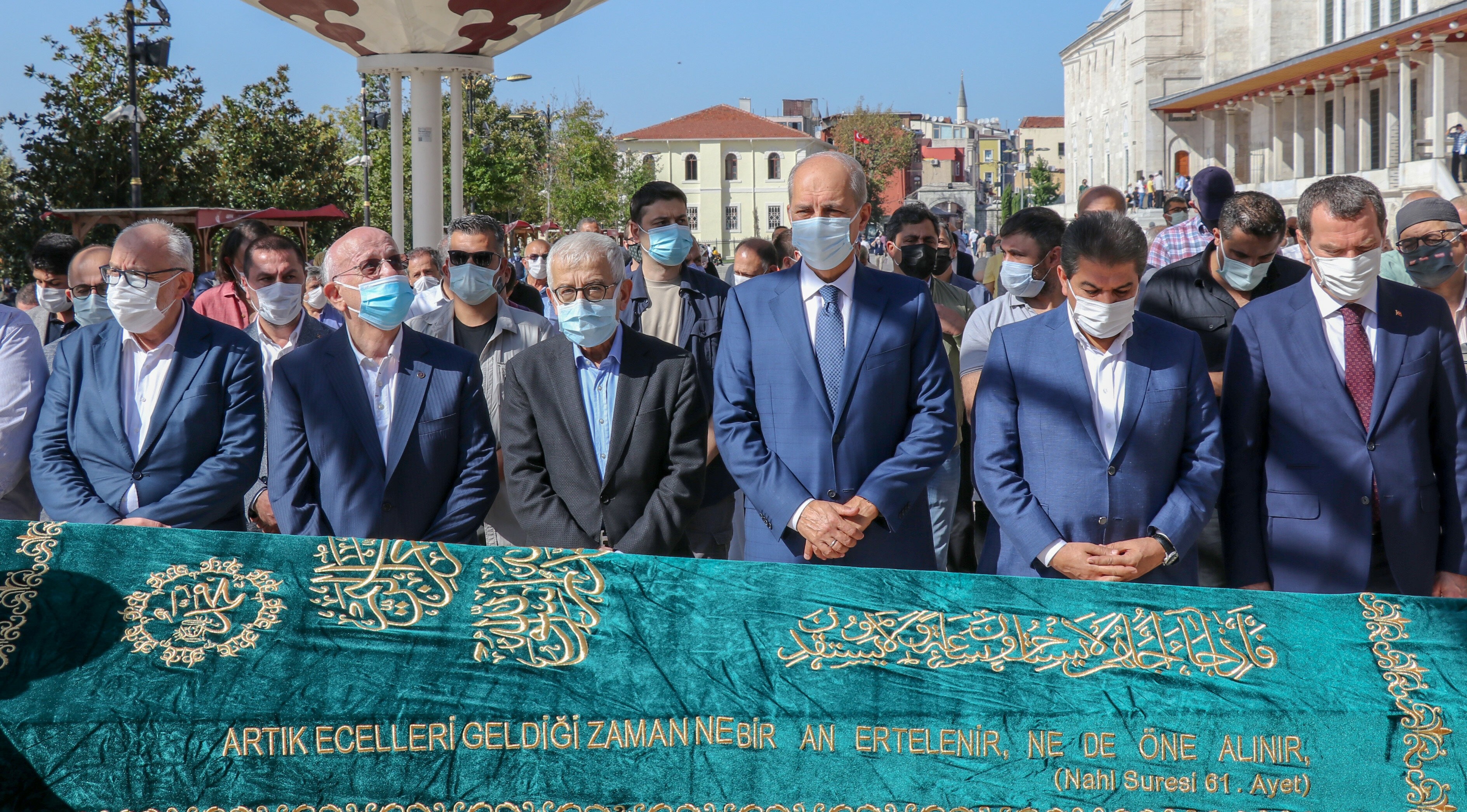 Hilmi amca dualarla uğurlandı