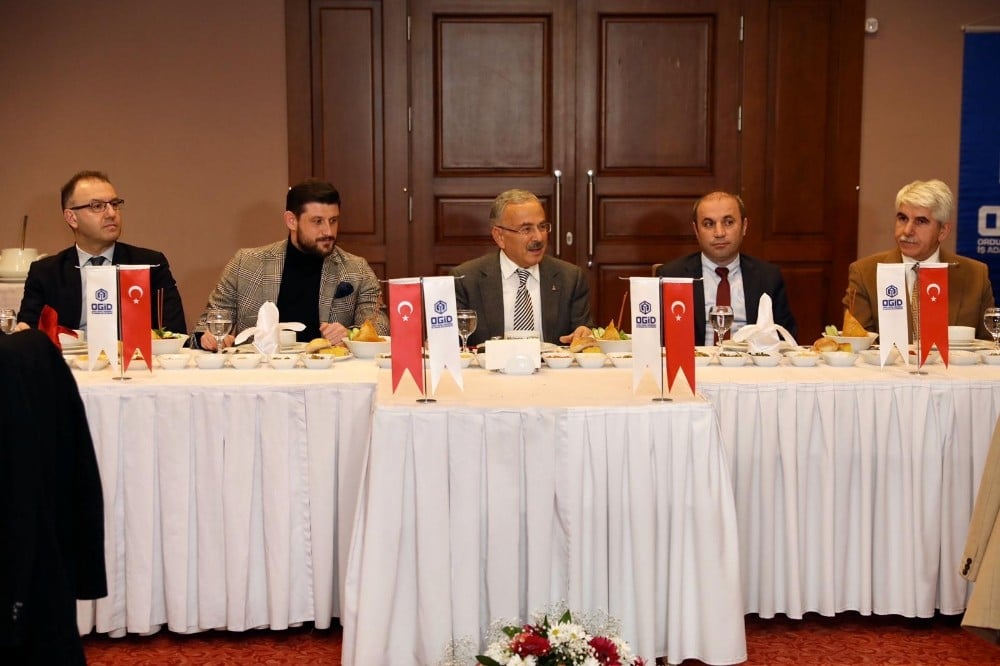 Hilmi Güler’den genç iş adamlarına destek 