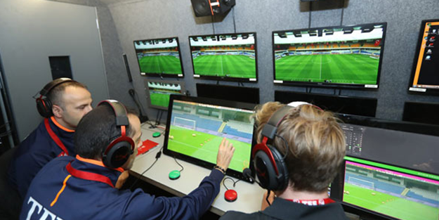 Hıncal Uluç: 'VAR hakemi maçı alenen ve resmen Galatasaray’dan aldı Fener’e verdi'