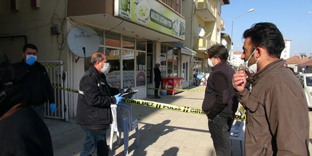 Hindi kestikten sonra bıçağın üzerine düşen adam hayatını kaybetti