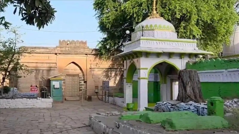 Hindistan bunu hep yapıyor! Tarihi camii tapınağa dönüştürüldü
