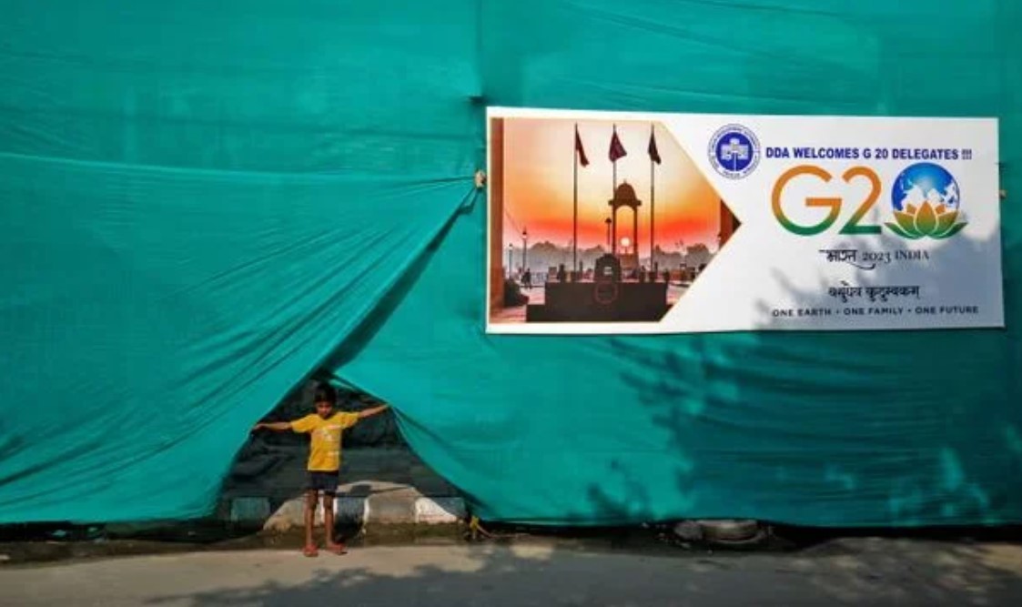 Hindistan fakirliğin üstünü kapattı! Liderler görmesin diye alınan "önleme" bakın