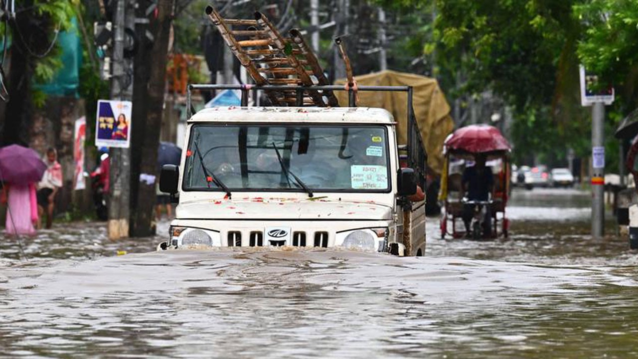 Hindistan felaketi yaşıyor! 15 kişi öldü