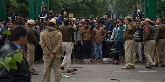 Hindistan hükümeti Müslümanları katlediyor! Ölü sayısı 20'ye yükseldi