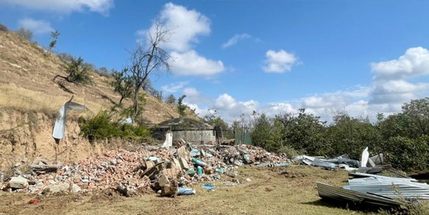 Hindistan Keşmir'de medrese yıktı!