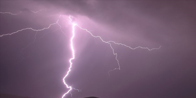 Hindistan'da 2 saatte 61 bin yıldırım düştü: 12 ölü, 14 yaralı! Dehşete düşüren olay için hükmet uyarısı