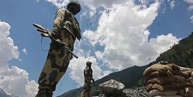 Hindistan'da 40 isyancı öldürüldü